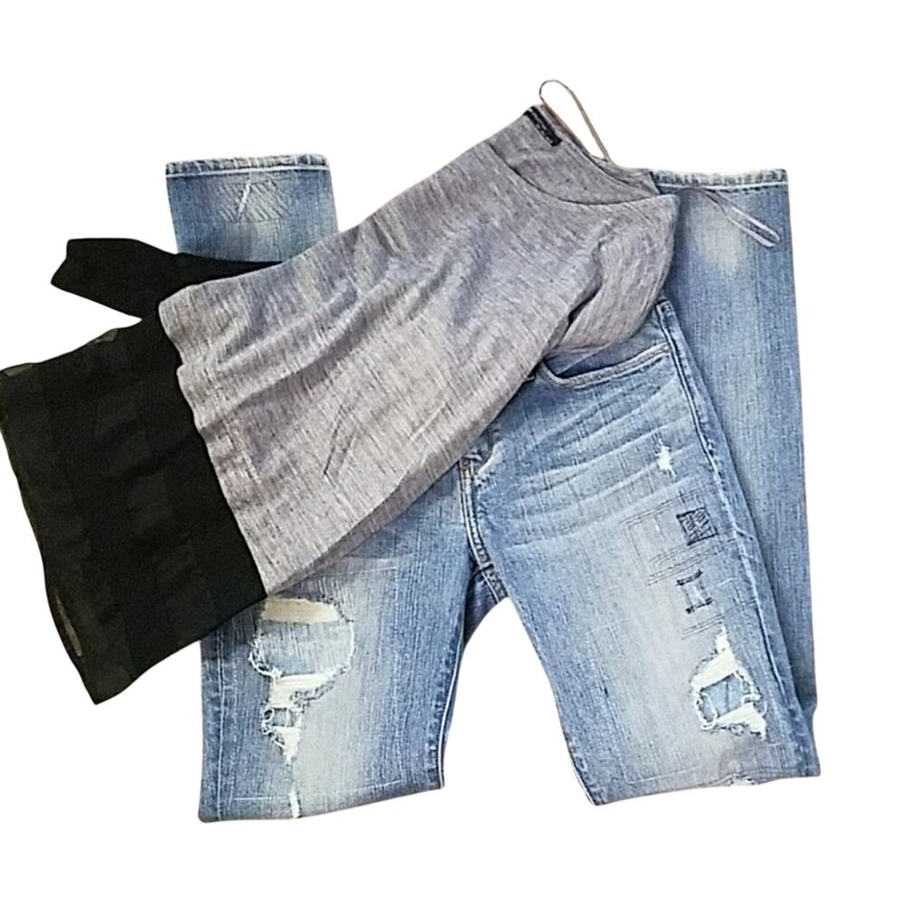 vintage EUC Levis size 27 destressed‎ straight leg jeans